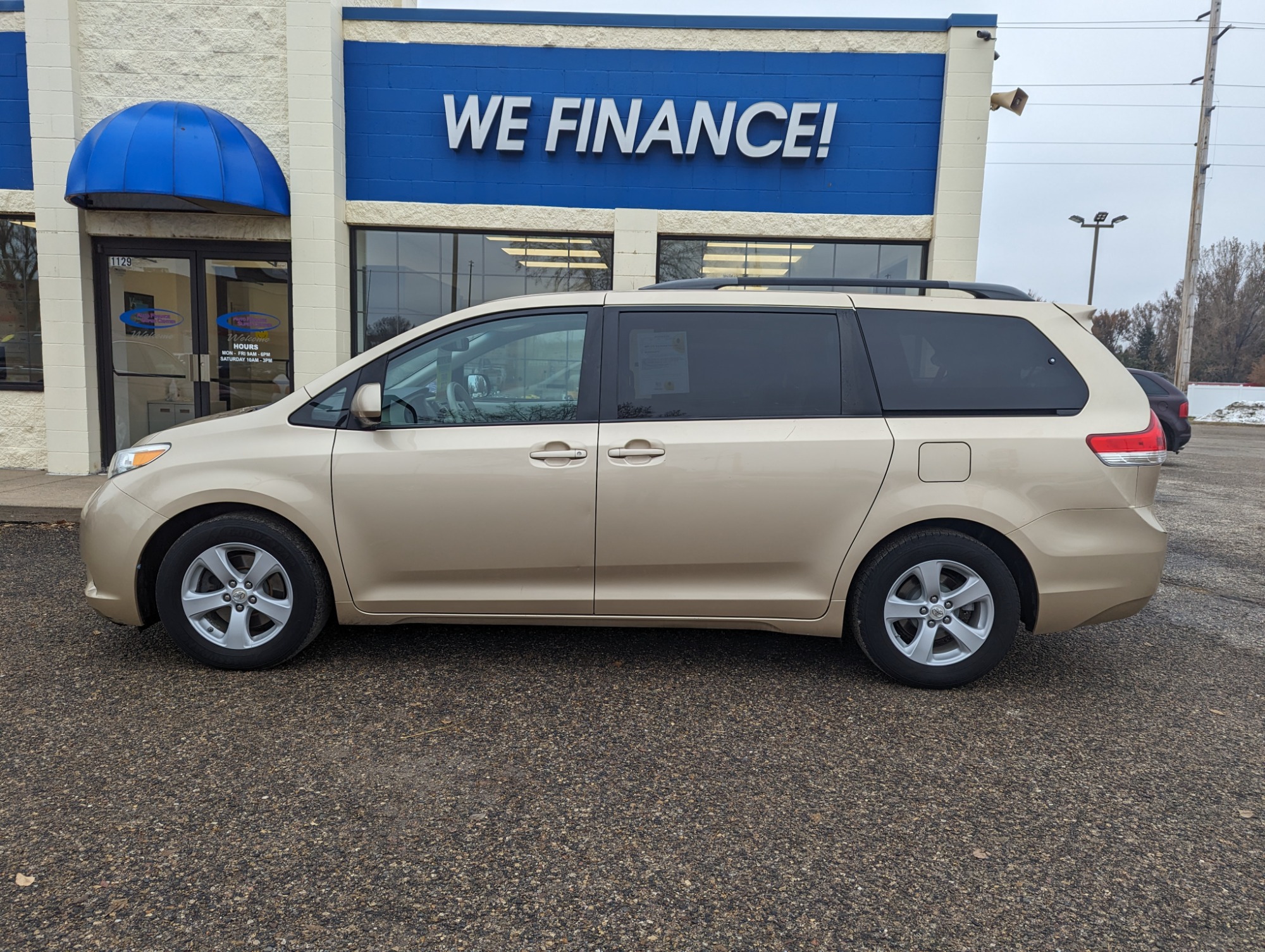 photo of 2012 Toyota Sienna LE FWD 8-Passenger V6